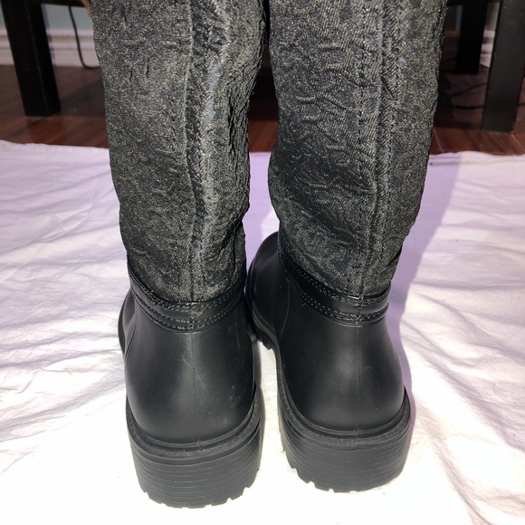 DKNY CASCADE BLACK MONOGRAM RAIN BOOT - Picture 4 of 7